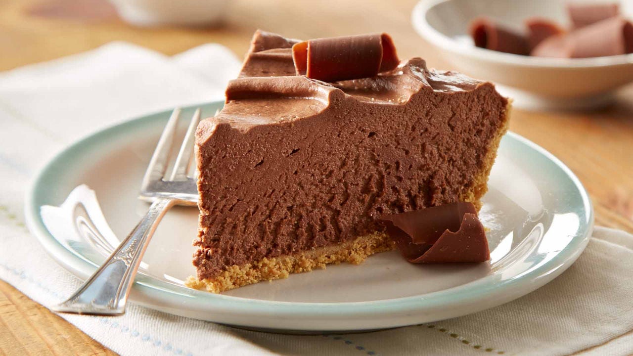 slice of no bake chocolate cheesecake