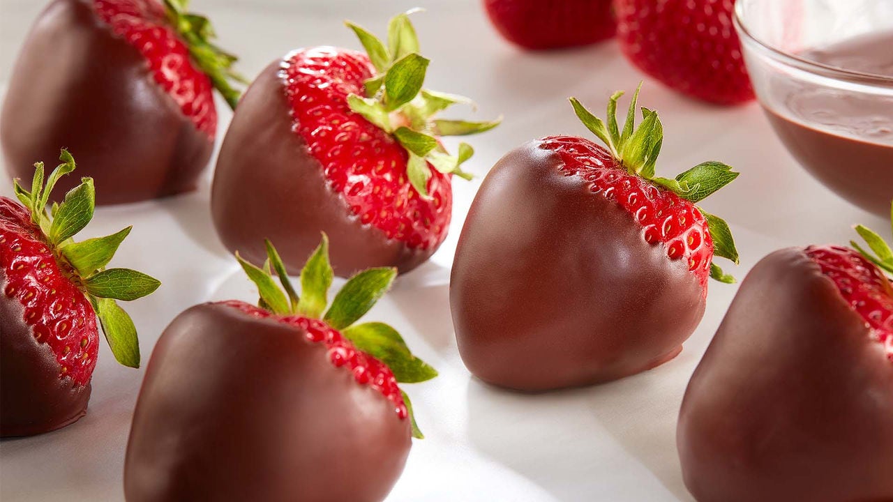 tray of chocolate covered strawberries