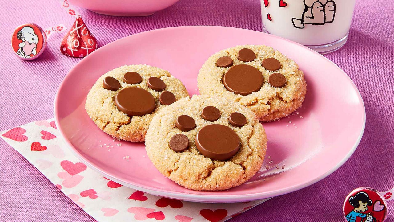 plate of snoopy pawprint cookies