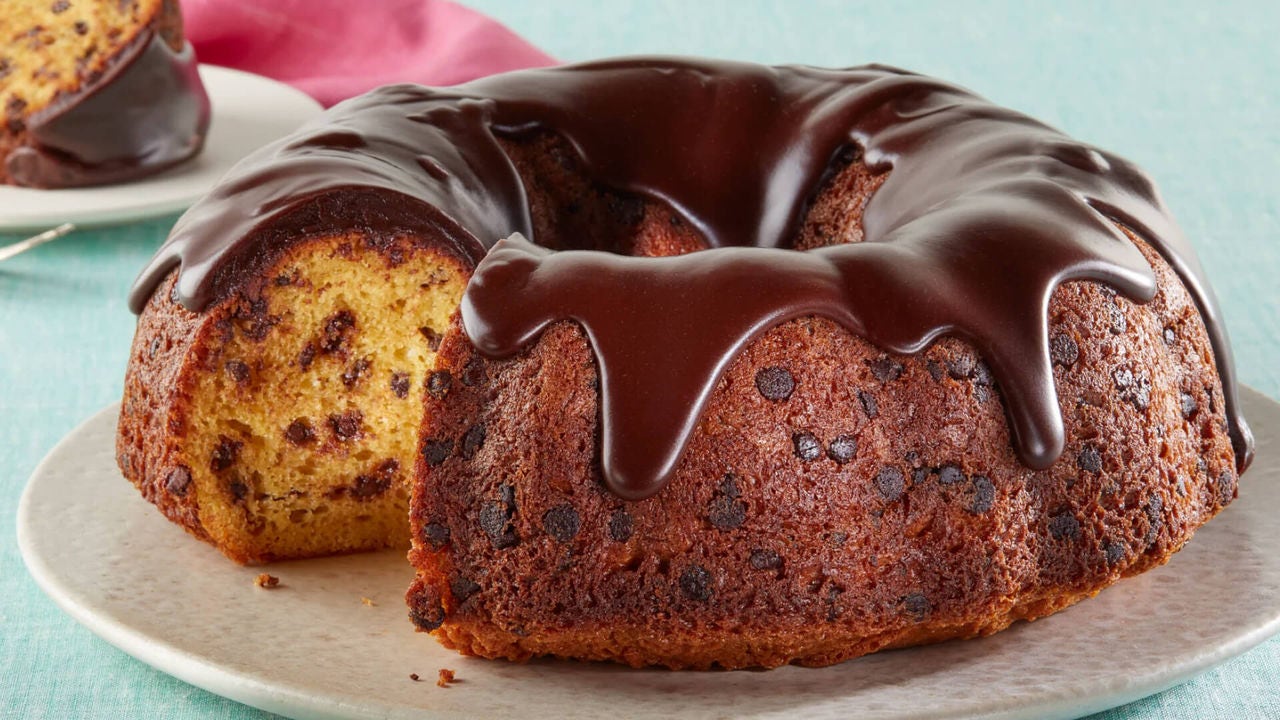 chocolate chip banana bundt cake 