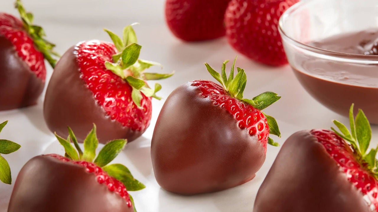 tray of chocolate covered strawberries