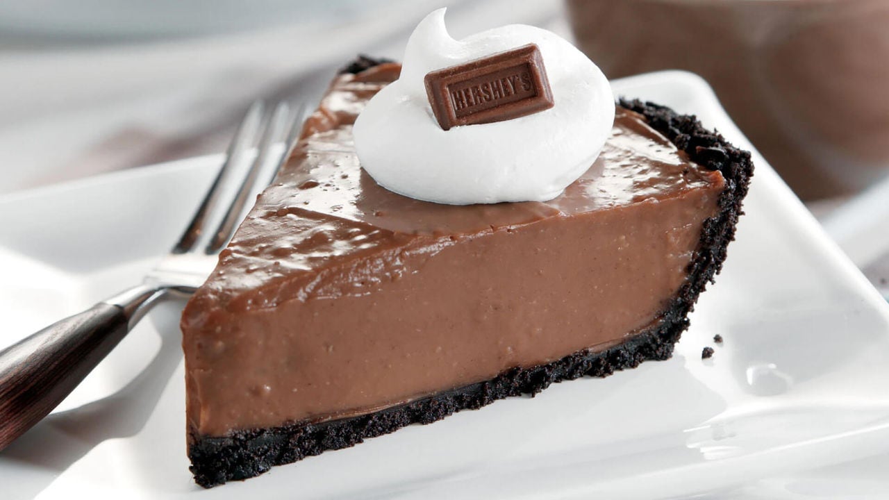 slice of creamy milk chocolate pudding pie