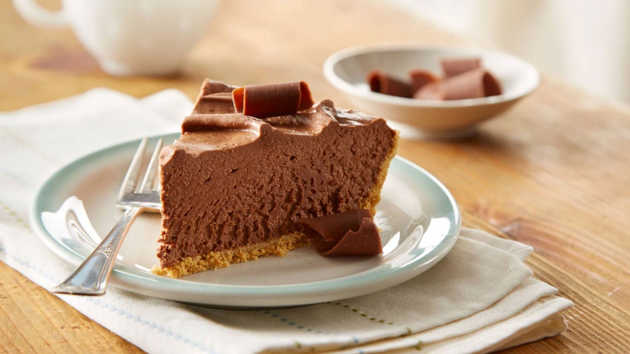 slice of no bake chocolate cheesecake