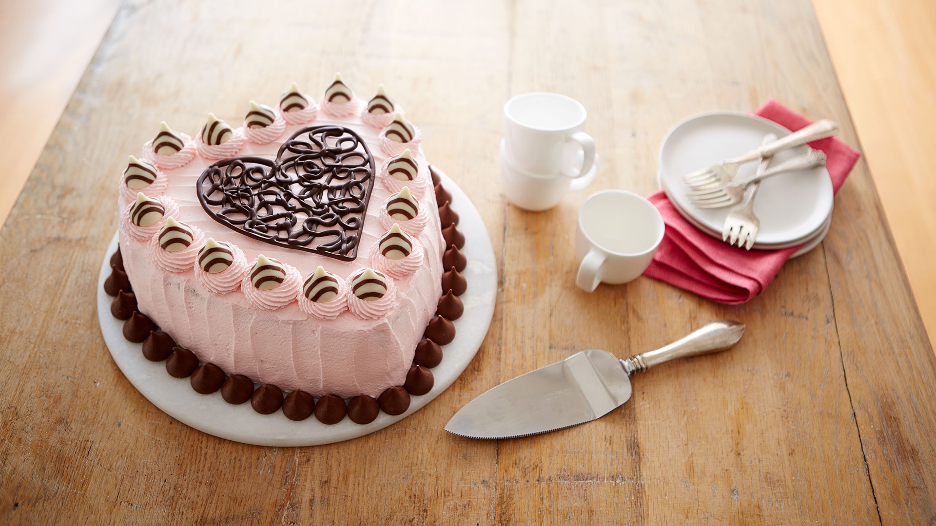 HERSHEY'S HUGS KISSES Valentines Cake