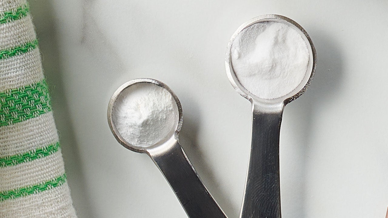 measuring spoons of baking soda