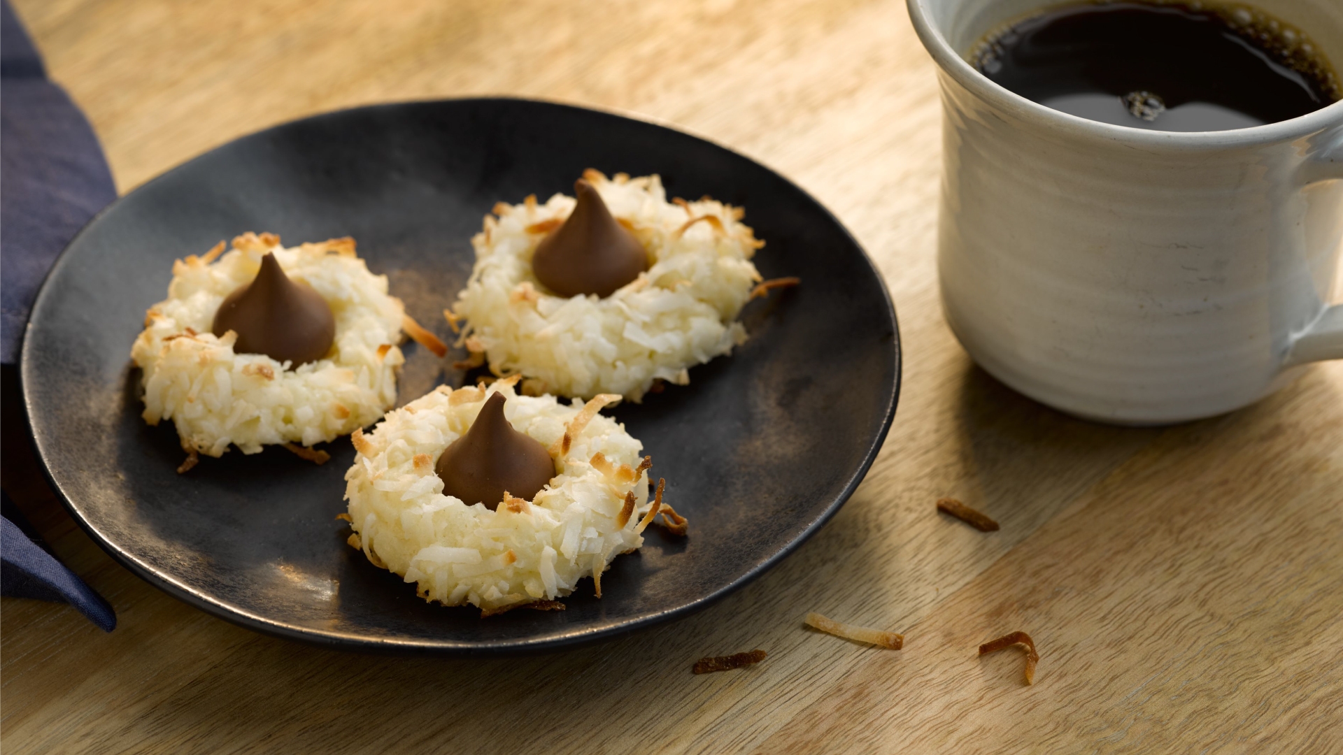 KISSES Coconut Macaroon Blossoms