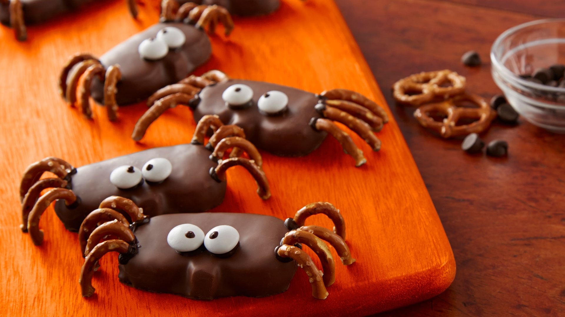 REESE'S Peanut Butter Pumpkin Spider