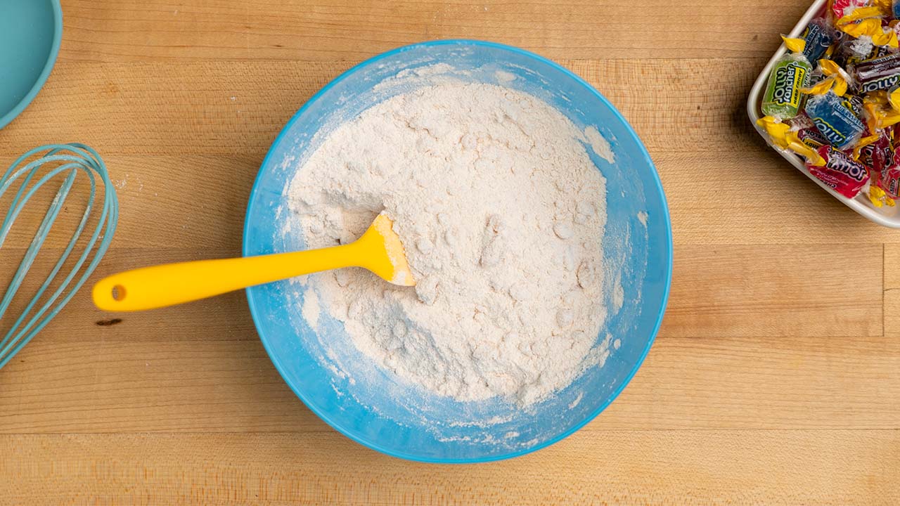 vegetable oil mixed into bowl of dry ingredients